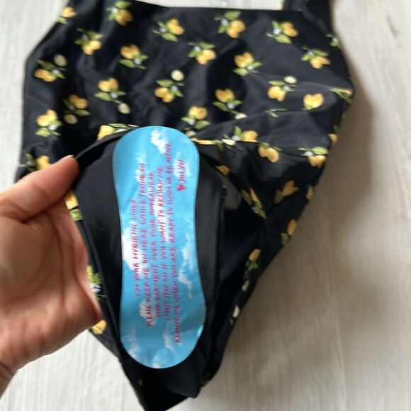 JOLYN NOVA SCOTIA SURF ONESIE‎ LEMONDROP SMALL NWT - Picture 8 of 9